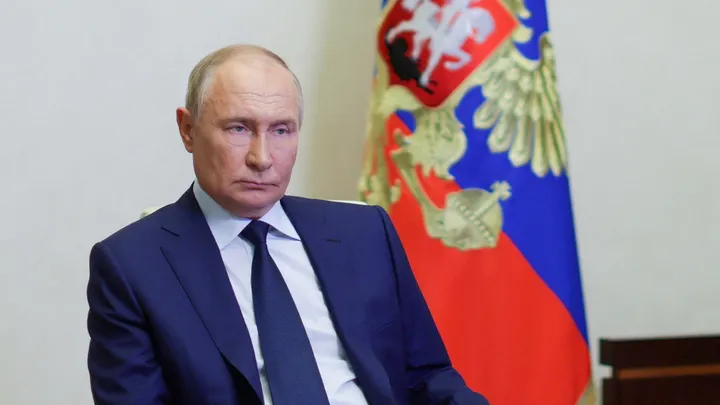 MarioNawfal's tweet photo. 🚨🇷🇺RUSSIAN STATE MEDIA PRAISES KAMALA, DECLARES HER WINNER OVER TRUMP IN DEBATE

Following the recent Trump-Harris debate, Russian state media hailed Kamala as the victor, praising her “masterly” performance.

Outlets like Kommersant highlighted Kamala’s control of the debate and quoted her sharp remarks about Putin, despite the Kremlin's earlier plea for candidates to avoid mentioning the Russian president.

Russian media also fueled conspiracy theories, suggesting Kamala used secret earpieces during the debate to gain an edge.

Source: Fox News