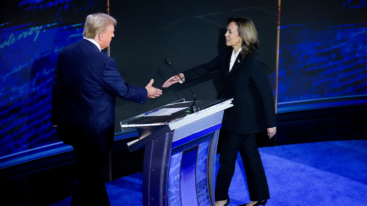 MarioNawfal's tweet photo. 🚨🇷🇺RUSSIAN STATE MEDIA PRAISES KAMALA, DECLARES HER WINNER OVER TRUMP IN DEBATE

Following the recent Trump-Harris debate, Russian state media hailed Kamala as the victor, praising her “masterly” performance.

Outlets like Kommersant highlighted Kamala’s control of the debate and quoted her sharp remarks about Putin, despite the Kremlin's earlier plea for candidates to avoid mentioning the Russian president.

Russian media also fueled conspiracy theories, suggesting Kamala used secret earpieces during the debate to gain an edge.

Source: Fox News