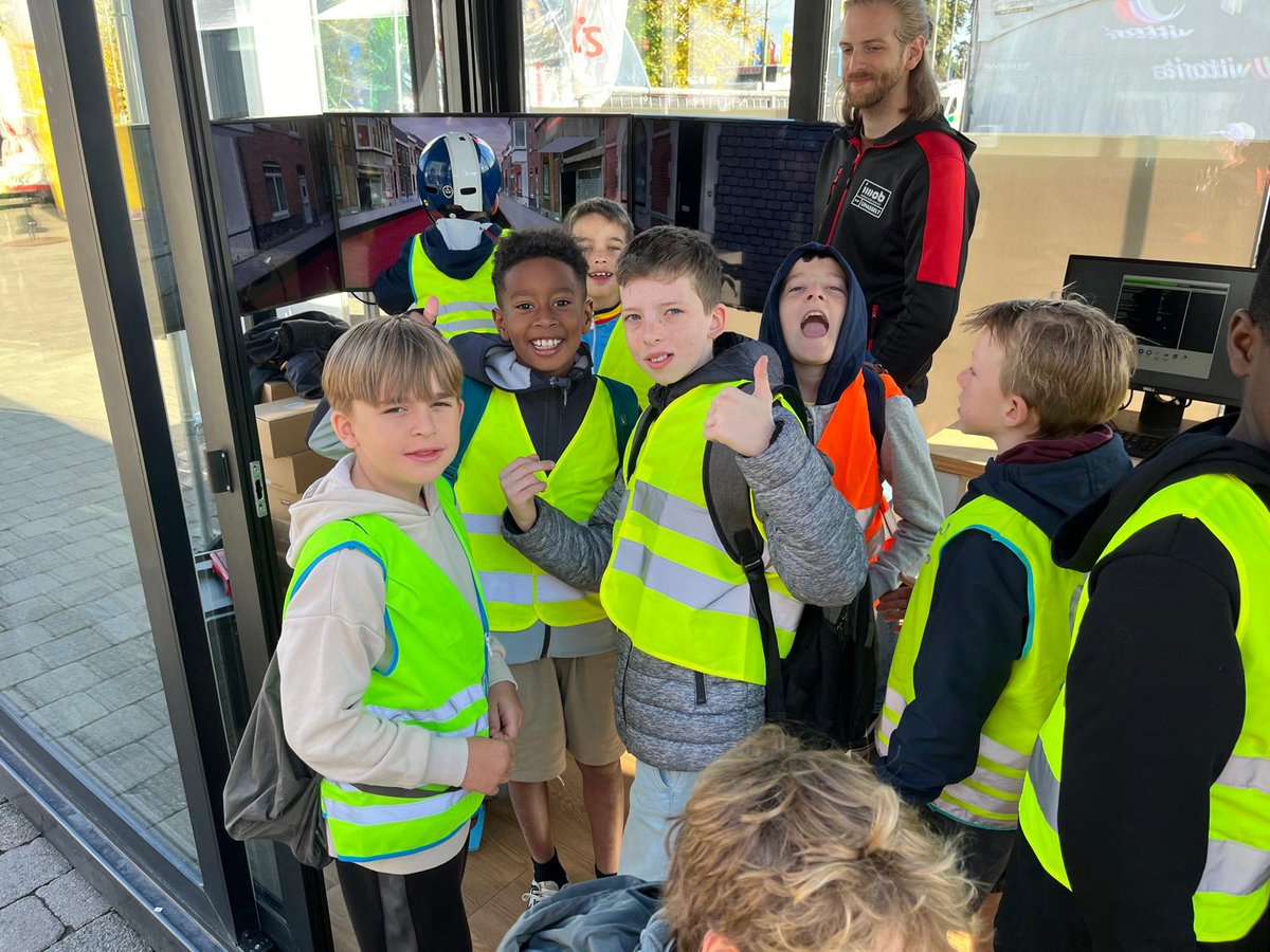 IMOB_UHasselt's tweet image. Nog het hele weekend raast het EK Wielrennen @Limburg2024 door @stadhasselt. IMOB-@uhasselt is er ook bij! Bezoek onze stand met rijsimulatoren op het Dusartplein, ontdek hoe we simulatoren inzetten voor onderzoek &amp;amp; test jouw verkeersinzicht in de rij- of fietssimulator. Welkom!