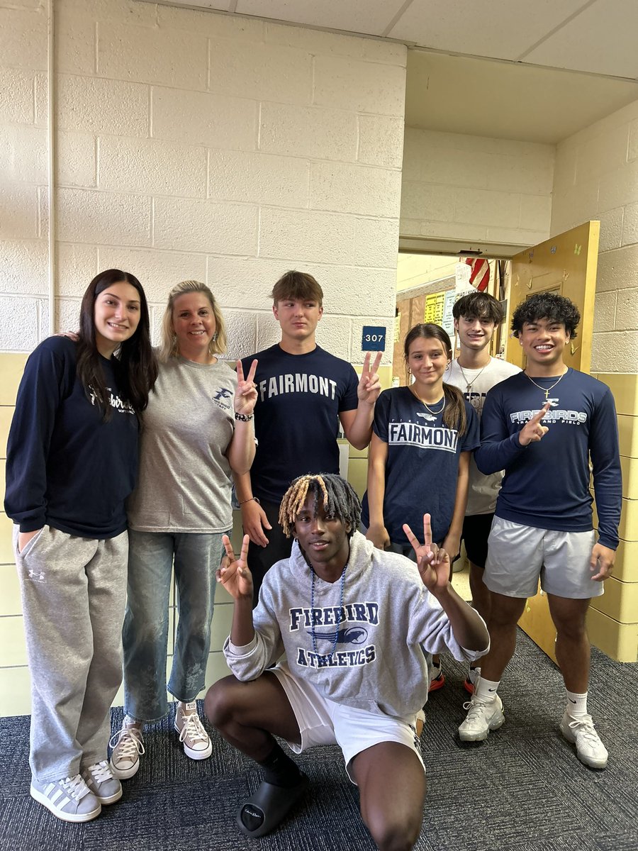 SENIOR advisory 306! We’ve got spirit!
Go Birds! 💙

#wearefirebirds