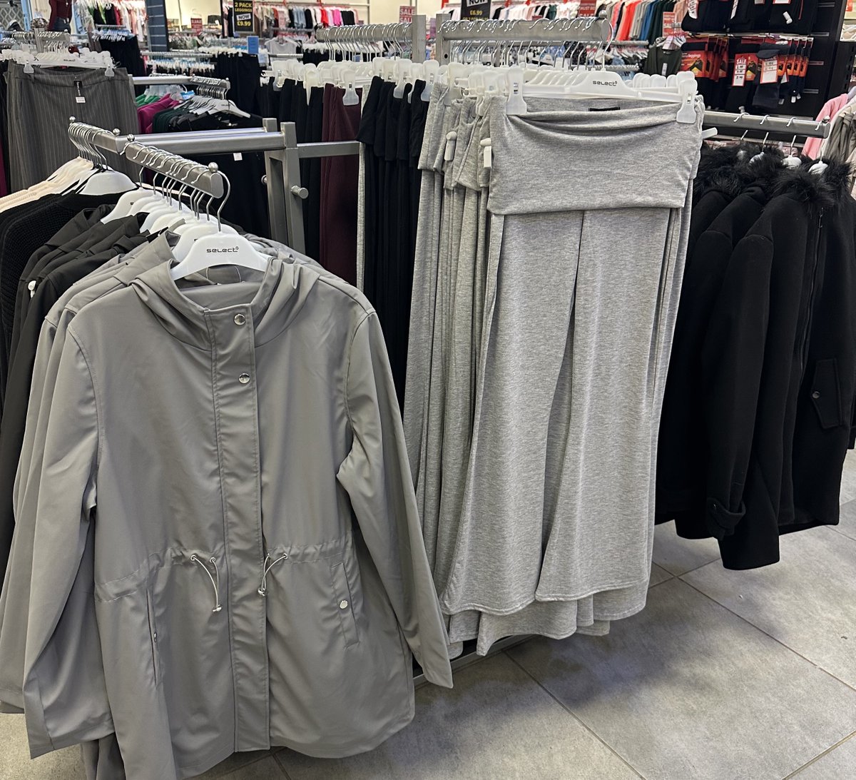 Check out @selectfashion's huge range of coats and casual-wear ready to take you into the colder months 🙌

Pay us a visit and get your Autumn essentials today!

#NewIn #FashionForward #WardrobeUpdate #SlayInSelect #SelectStyle #MustHaveStyle