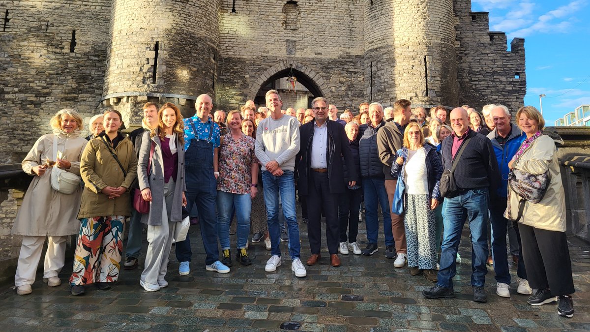 Koen Kennis (@koen_kennis) on Twitter photo Meer dan 160 Sinjoren melden zich als 'Aanspreekbare Antwerpenaar' #cityhosts <a href="/Zu_Demir/">Zuhal Demir</a> <a href="/toerisme_vla/">Toerisme Vlaanderen</a> Lees meer: metkennisvanzaken.be/2024/09/13/ant… Meer dan 160 Sinjoren melden zich als 'Aanspreekbare Antwerpenaar' #cityhosts <a href="/Zu_Demir/">Zuhal Demir</a> <a href="/toerisme_vla/">Toerisme Vlaanderen</a> Lees meer: metkennisvanzaken.be/2024/09/13/ant…