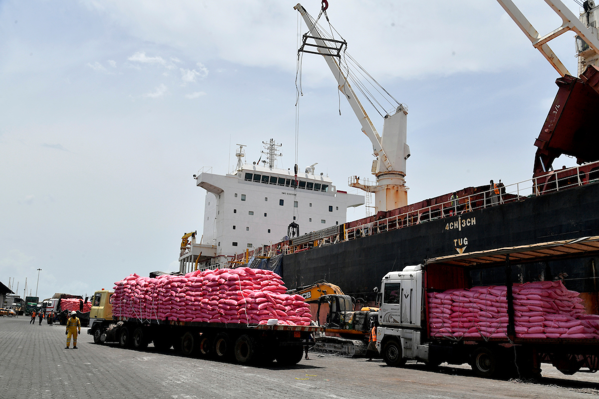 L'économie béninoise fait preuve de résilience face aux défis régionaux. L’intention des autorités d’étendre les cantines scolaires à toutes les écoles primaires rurales permettra d’alléger les difficultés en matière de sécurité alimentaire. imf.org/fr/News/Articl…