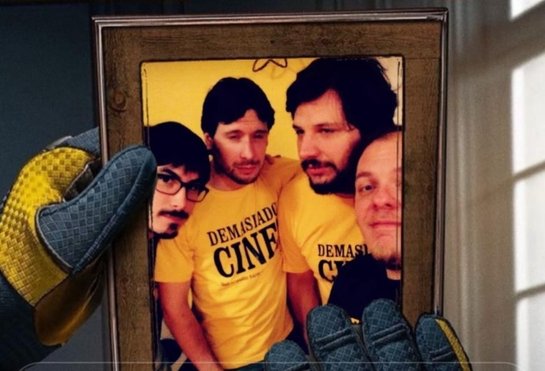 Nos extrañan? Mucho? Poco?
VOLVEMOS! ONE DAY ONLY! DEMASIADO CINE PODCAST!
Junto con los hermanos <a href="/rayoscatodicos1/">Rayos Catódicos</a> volvemos por un día para el evento MONO de <a href="/EstereoFestival/">EstereoFestival</a>!
Dónde? en el CCK el próximo Domingo 15! Empieza a las 17hs, pero VENGAN ANTES!