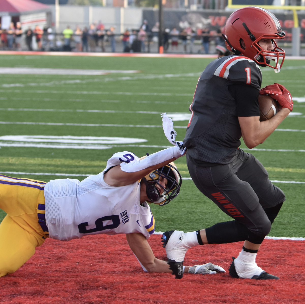 After back-to-back road games, <a href="/VWCougarFB/">Coach Recker</a> is back at Cougar Alumni Field at Eggerss Stadium to face <a href="/DefiBulldogs/">DefianceAthletics</a>! Catch all the action live, starting with pregame coverage at 6:30 on WERT 1220AM/104.3FM. 🏈📻