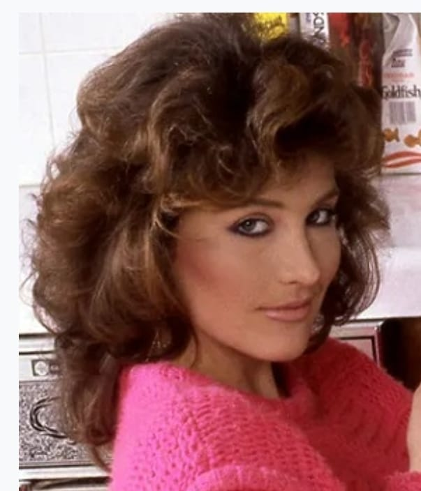 Tringlobe's tweet photo. 80s Actress Robyn Bernard Found Dead at 64 in Open Field Read more https://t.co/6tP5tcGwSH https://t.co/3Iwlk8TX8W