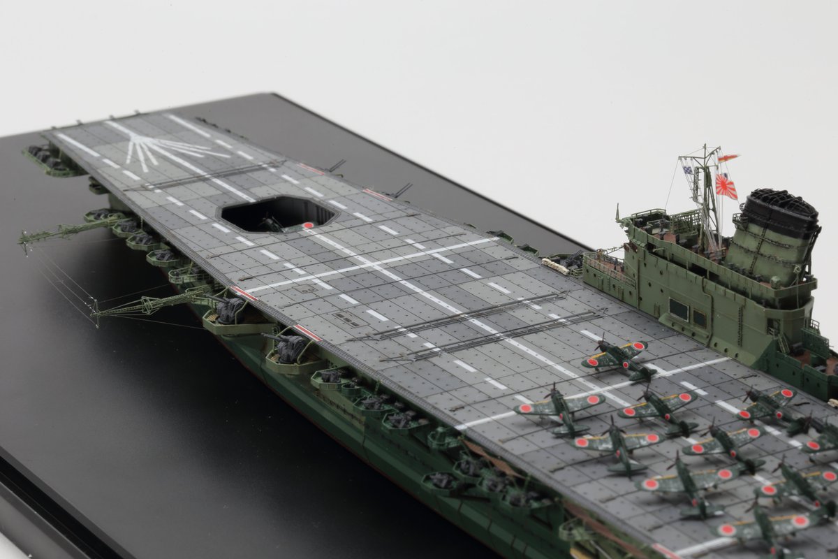 seastar200921's tweet image. 1/700 空母信濃 タミヤ
艦橋、飛行甲板や艦載機にエッチングパーツを使い
ディテールアップ。
着艦表示灯をLEDチップで点灯させています。
ブログもやってます! ameblo.jp/authorize-wf/