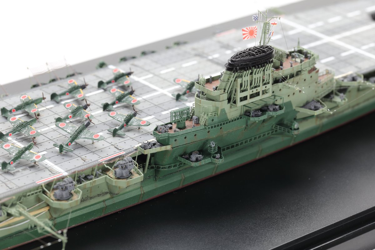 seastar200921's tweet image. 1/700 空母信濃 タミヤ
艦橋、飛行甲板や艦載機にエッチングパーツを使い
ディテールアップ。
着艦表示灯をLEDチップで点灯させています。
ブログもやってます! ameblo.jp/authorize-wf/