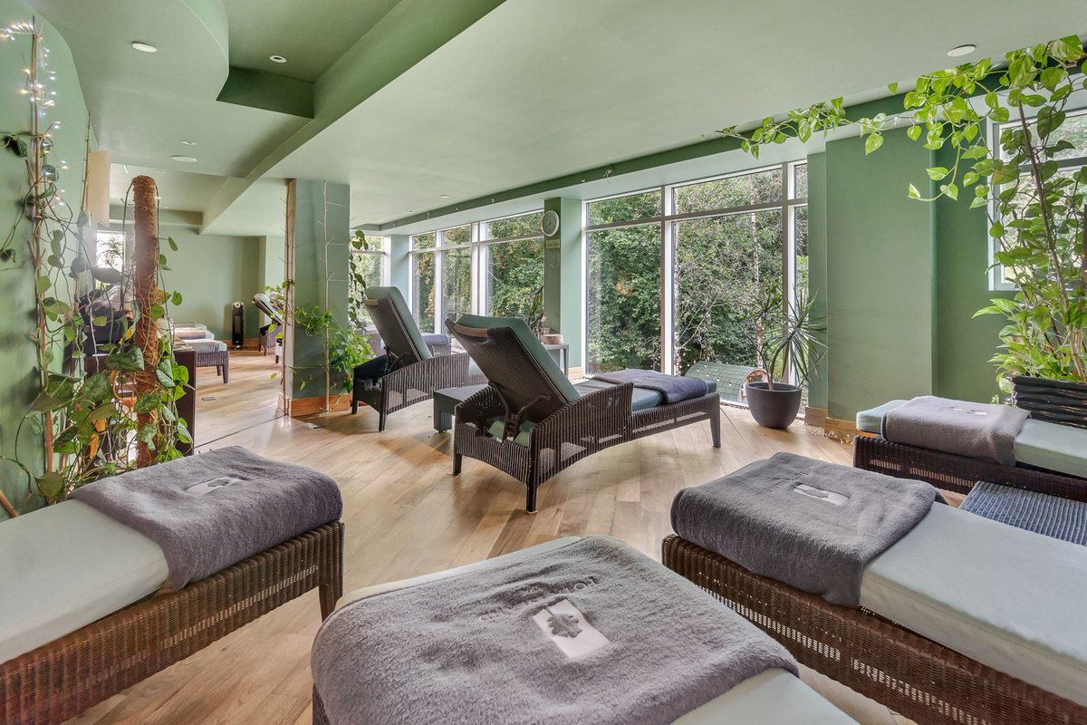 FotaIsland's tweet photo. Escape to the Sanctum at Fota Island Spa, a tranquil retreat designed for pure relaxation. Overlooking the serene spa garden, this peaceful haven allows you to unwind in a calming, natural environment. 🌳✨

#FotaIslandSpa #Spa #PureCork https://t.co/RIngCIZkRH