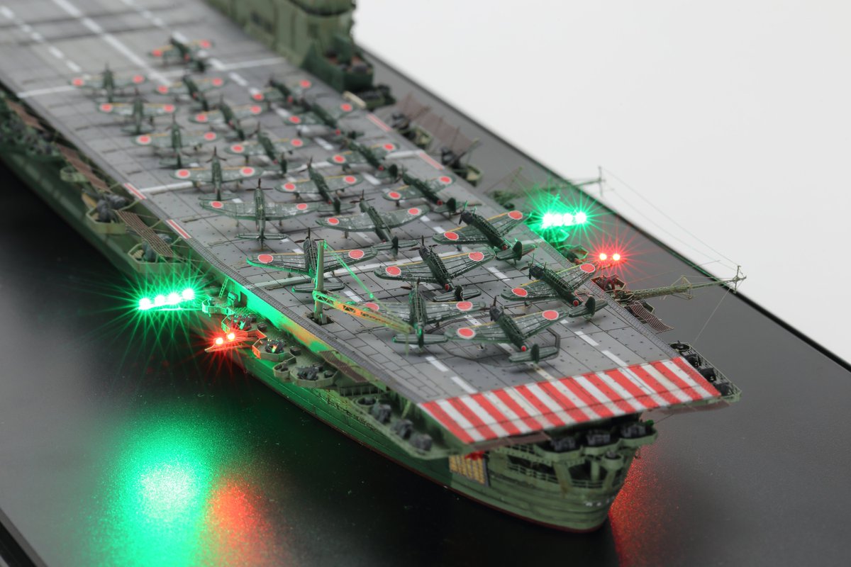 seastar200921's tweet image. 1/700 空母信濃 タミヤ
艦橋、飛行甲板や艦載機にエッチングパーツを使い
ディテールアップ。
着艦表示灯をLEDチップで点灯させています。
ブログもやってます! ameblo.jp/authorize-wf/