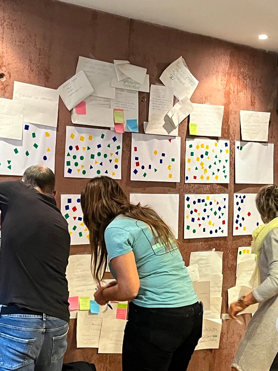 Araba, Bizkai eta Gipuzkoako ikastoletako zuzendarien ikasturte honetako lehenbiziko mintegian bildu gara gaur. Ikasturteko gai nagusiak identifikatzen aritu gara. #guikastola