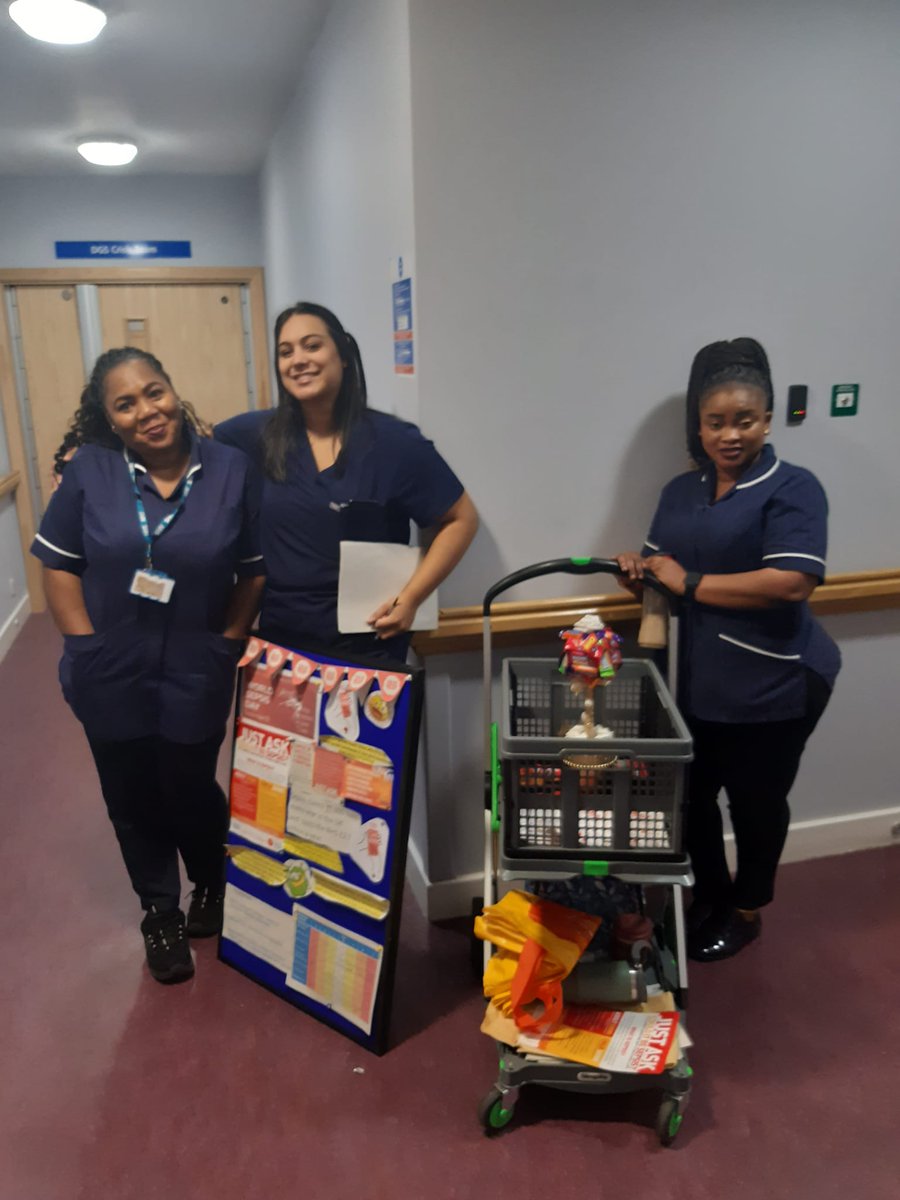 Really productive morning discussing Sepsis with our Littlebrook staff and patients. Dartford Crisis team won the sweetie tree for a correct guess on how many sweets there were!
<a href="/Cruickshan3Andy/">Andy Cruickshank</a> <a href="/pius_akubue/">AkChip</a> #SepsisAwareness #kmptnhs