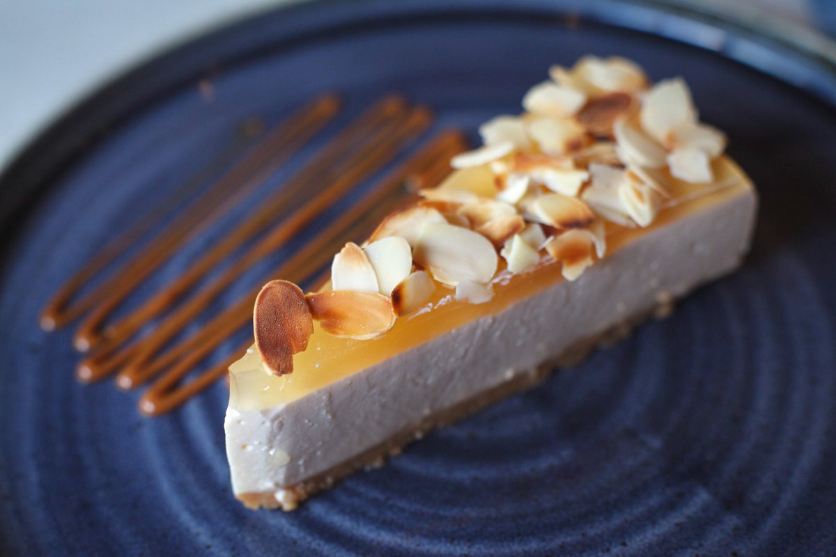 Sólo este fin de semana! Tarta de queso y Baileys con gelatina de Amaretto. 😋
#ellaul #restaurantespuertodesantamaria #restaurantes  #ElPuertoDeSantaMaria