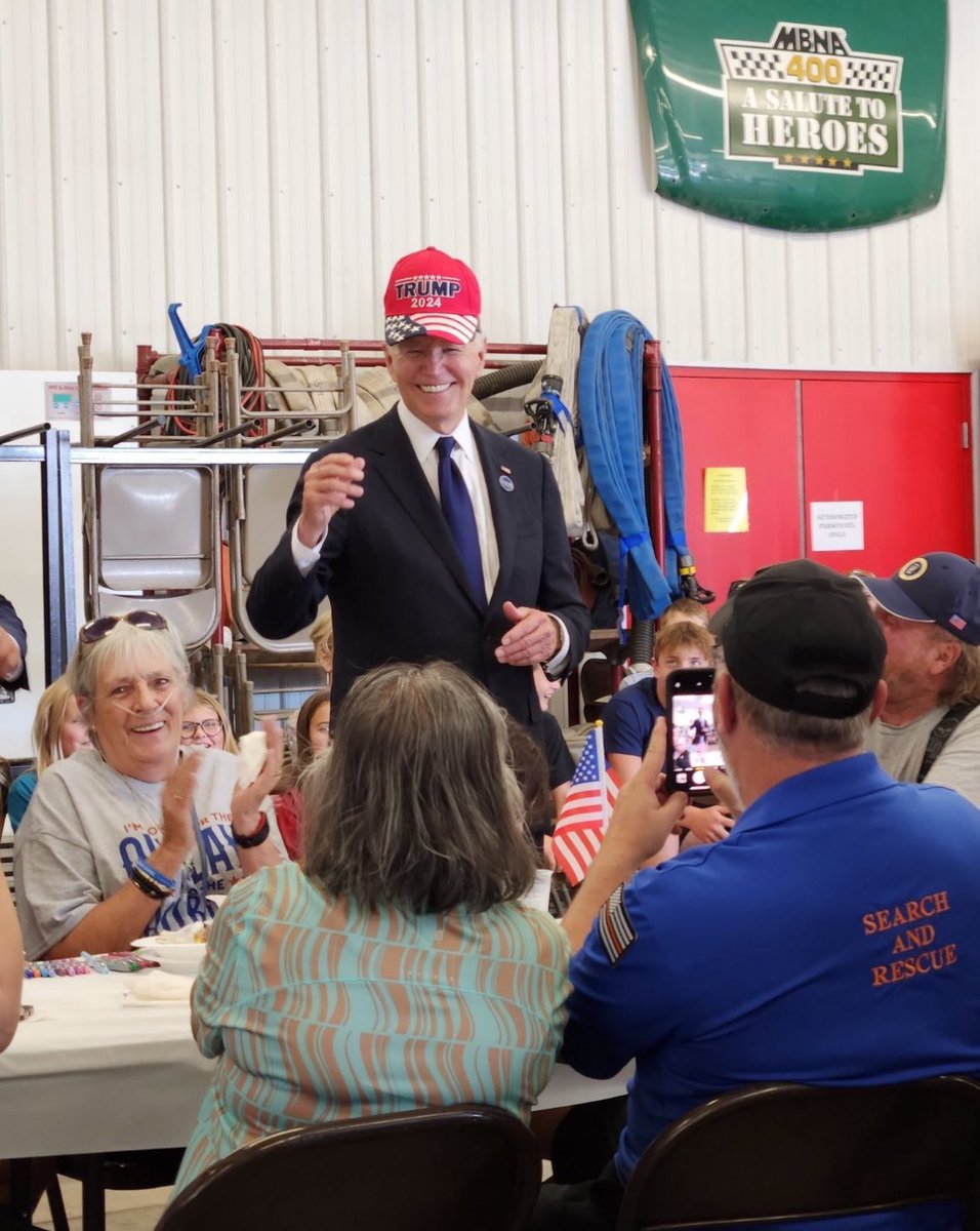 DTrumpsWins's tweet photo. @RogerJStoneJr Probably the happiest I’ve ever seen Joe Biden. https://t.co/07fFmhcZir