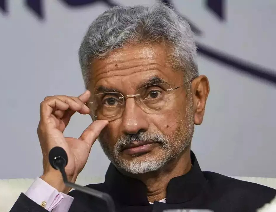 epanchjanya's tweet photo. अगर आप मेरे देश की राजनीति पर टिप्पणी करेंगे

तो मैं भी आपके देश की राजनीति पर टिप्पणी करूँगा, आप भी उस टिप्पणी के लिए तैयार रहिए।

जब आप दूसरों पर बोलते हैं तो आपको खुद के बारे में सुनने के लिए भी तैयार रहना चाहिए।

भारत में 6 दशकों में पहली बार कोई सरकार लगातार तीसरी बार वापस आयी है, ये अपने आप में एक रिकॉर्ड है।

: एस जयशंकर, जेनेवा में