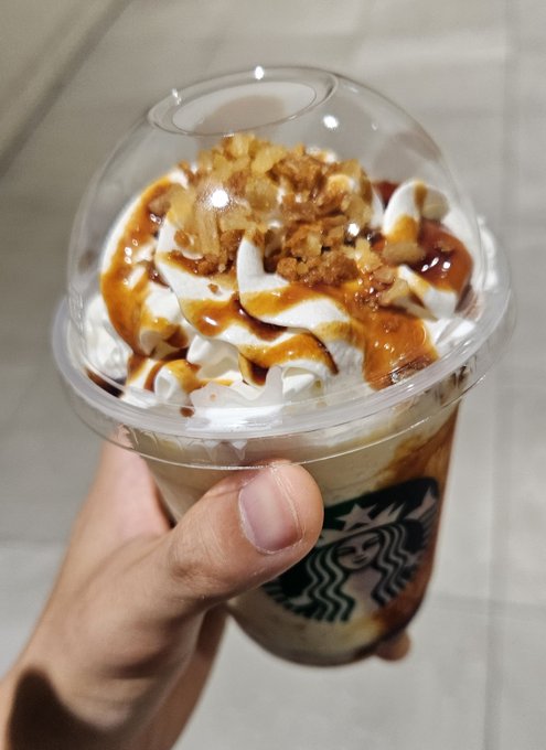 やっぱギャルはスタバとなるなるグミの実っしょ 