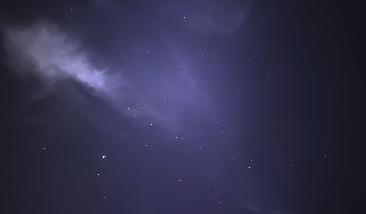 CR1SW4YN3's tweet image. En el universo de las almas soltar es dejar que cada estrella encuentre su brillo en la oscuridad del destino.