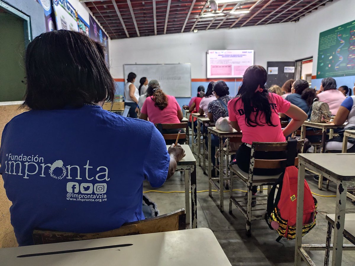 ImprontaVzla's tweet image. Seguimos activos con más oportunidades para los #maestros de #Caucagüita ‼️

HOY, gracias a Fundación @motoresporlapaz, ellos están formándose con #JumpMath, un modelo de enseñanza - aprendizaje para desarrollar el pensamiento lógico matemático en estudiantes de primaria 🙏