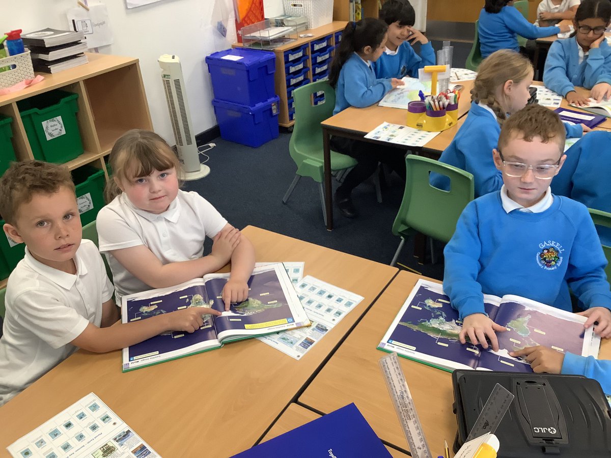GaskellPrimary's tweet image. In Geography, 3S have been recapping their previous learning from Year 1 and 2, looking at Africa, the Arctic and England. @ExploreGaskell