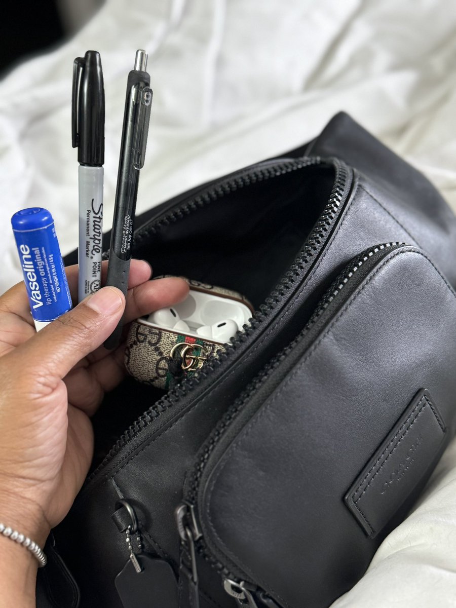 carlaconroy's tweet image. MUST HAVE in every bag! #somethingaboutme #photojournal #memorykeeping #carlascreativelife #mylife