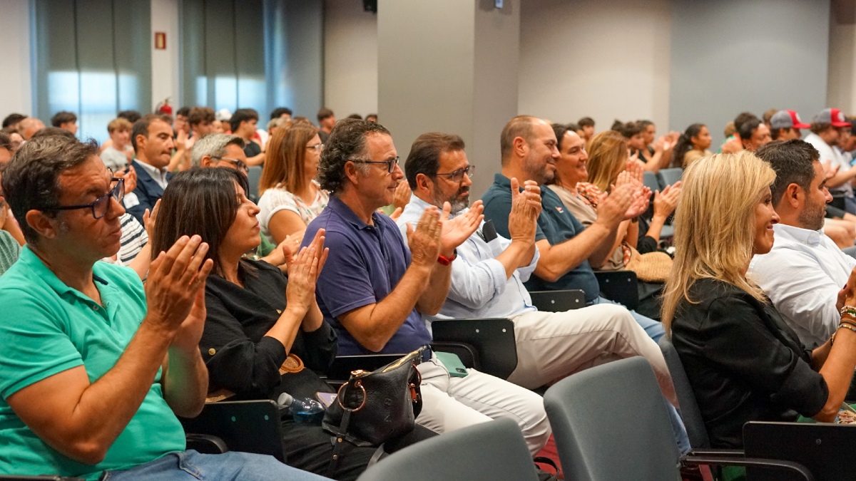 RoyOaksKnights's tweet photo. #KNIGHTNEWS📢
Hoy hemos presentado la temporada 24-25 en la @UEuropea
Gracias por vuestra asistencia! 🏈🍒 https://t.co/WZ8qn1nIXX