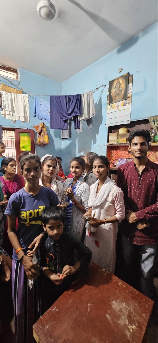 weaarambh's tweet photo. 🌸Our incredible team, with the support of Robin Hood Women's Help Group,is creating eco-friendly,handmade sticks from recycled flowers. A big thank you to Shaleen Bhaiya for his guidance and support in this journey. Together, we're lighting the way towards a sustainable future. https://t.co/FshmEuYnPv