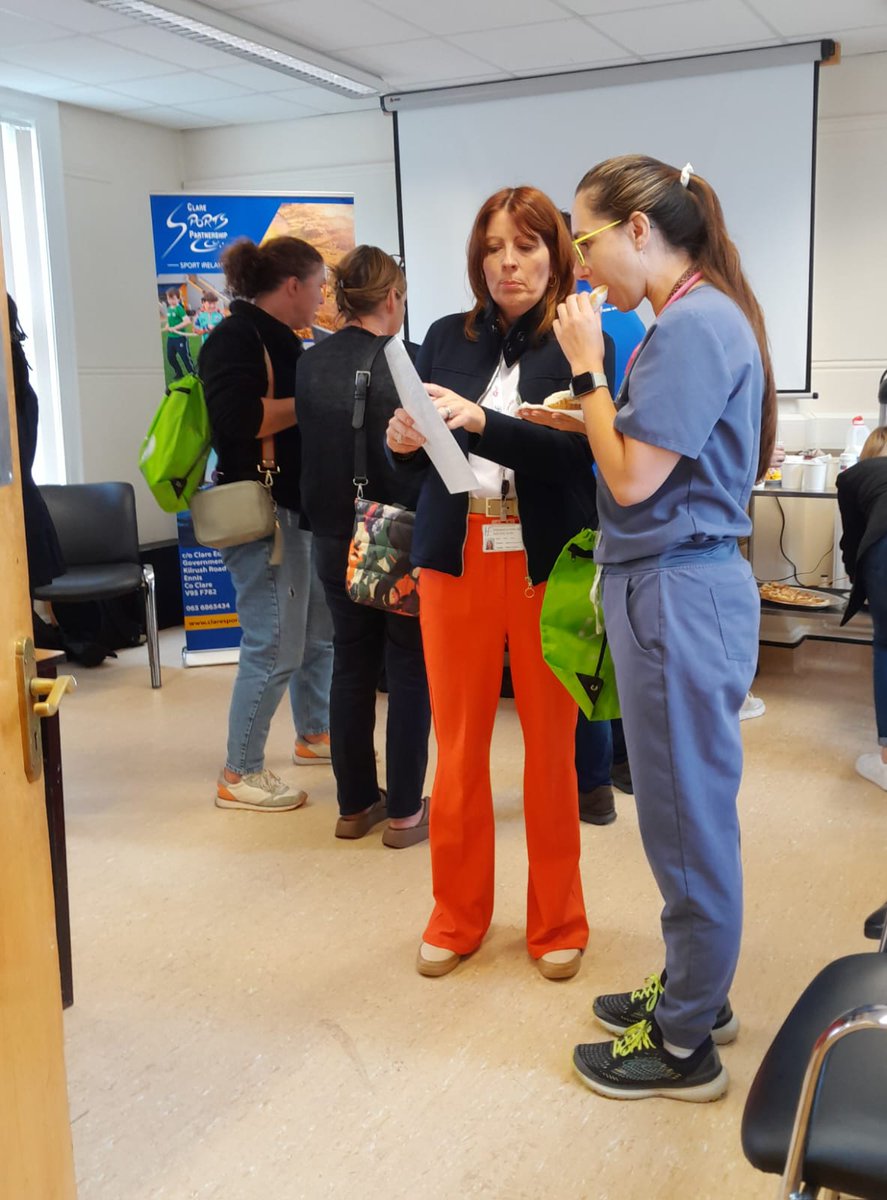niamhkea's tweet image. 💫Delighted to host our first  #CommunityConnect event at Ennis hospital today @HSEMidWest. 
👍Huge thank you to all the community partners for showcasing their services and to staff for taking the time to learn about the supports available to signpost to patients