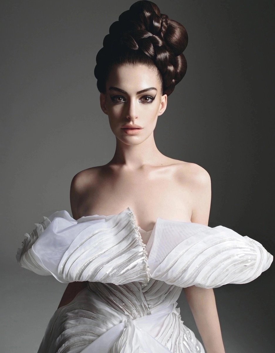 worlds_moda's tweet image. #flashbackWM (1/1)

#WMAGAZINE,
October 2008.
By #MarioSorrenti

#AnneHathaway