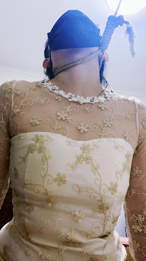 手里拉紧绳子，猜猜下面是什么姿势？ #首绞 #绞刑 #上吊 #hanging #SM