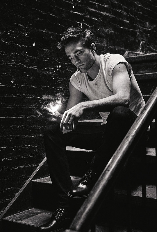 lab_actors's tweet image. Robert Pattinson - "I saw this meme of me just standing awkwardly in a tracksuit. I think that’s my true form—just perpetually confused and awkward."