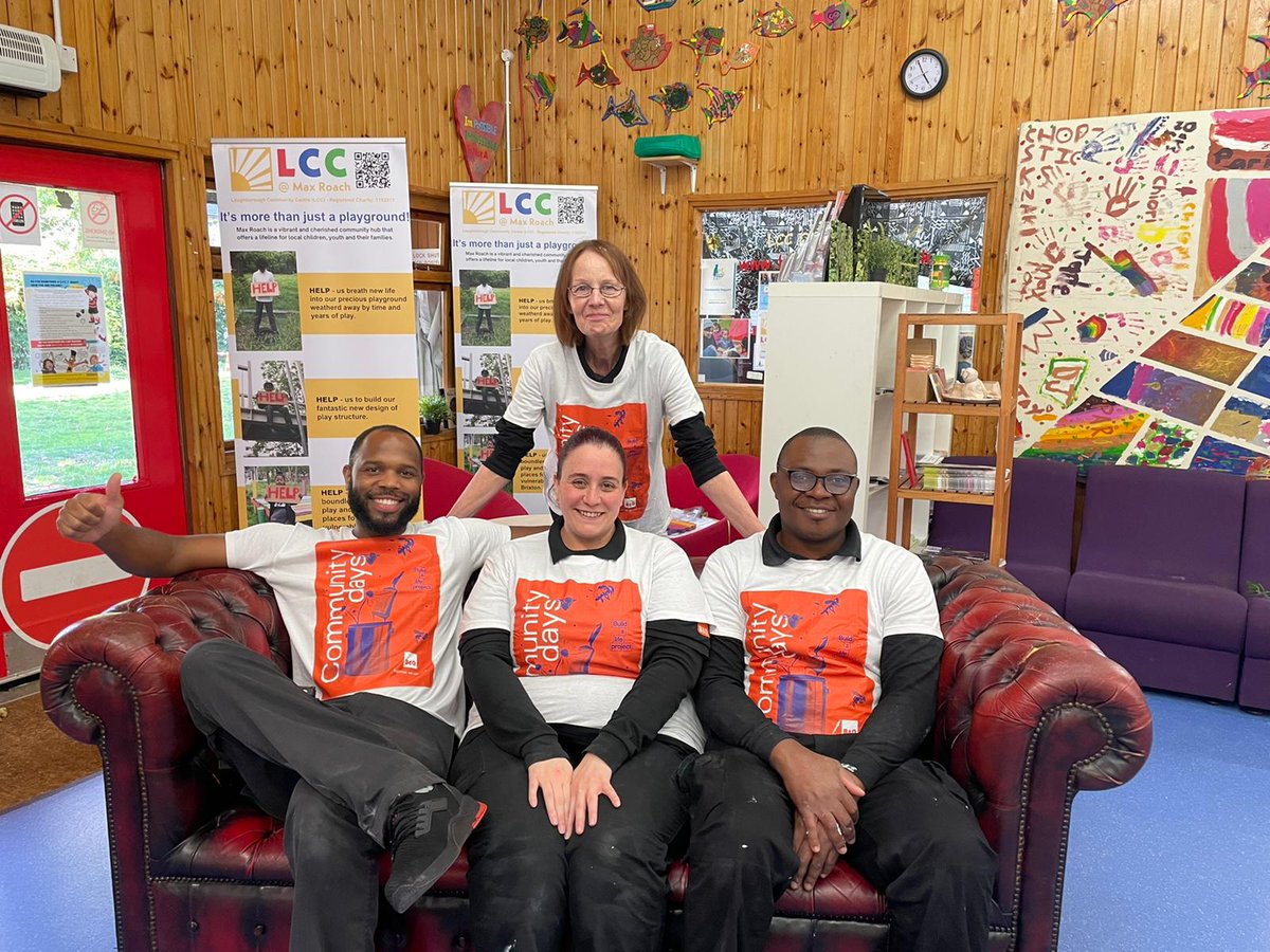 Huge thanks to the West Norwood <a href="/BandQ/">B&Q</a> team for revitalising #lccatmaxroach with a Splash and Dash of paint 
❤️🧡💛💚💙💜
<a href="/nbrly/">neighbourly.com</a>
#communitymagic #lovelambeth