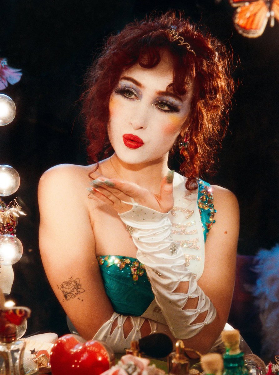 PopBase's tweet image. Chappell Roan is selling signed risographs at her concerts for £100 each with proceeds going towards Palestinian aid.