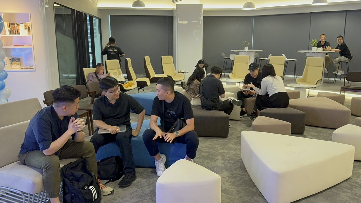 PandaV_io's tweet image. Busy promoting PandaV to all participants

PandaV is everywhere.😏😏
pandav.io

#PDV #Ergo