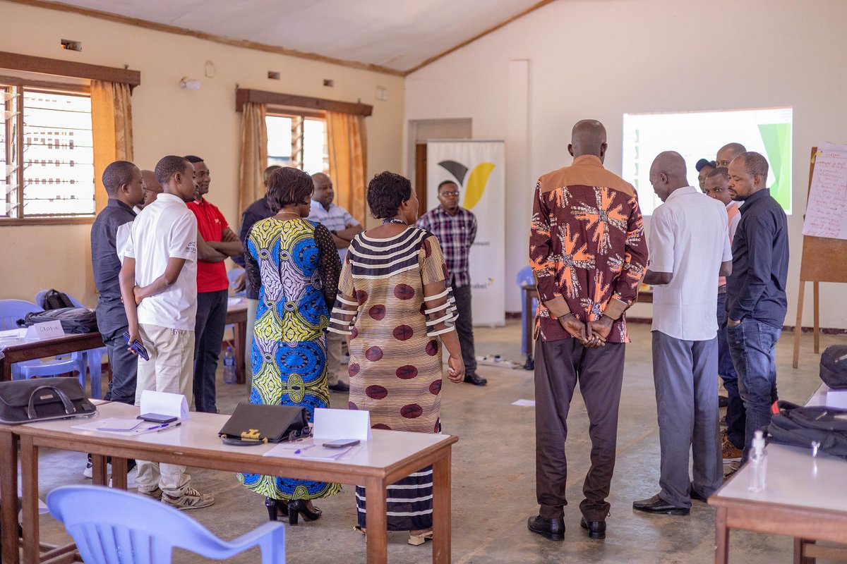 Enabel_en_RDC's tweet photo. Après Isangi, Mbuji-Mayi a ses Champions de la Masculinité positive!
Quinze (15) facilitateurs formés par @Comen_RDC sur la conduite des groupes de réflexion d’hommes vont créer des espaces de dialogue pour lutter contre les VBG. >> https://t.co/OWhp5Zu790 #PLVS https://t.co/D2JU0YFOnq