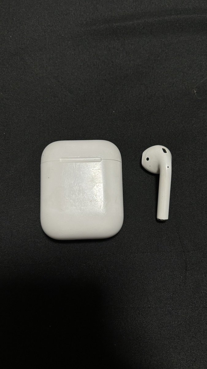 hollyupod's tweet photo. ส่งต่อ AirPods 2 

🌀 หูข้างซ้าย 
🌀 ตัวเครื่อง

ไม่มีสายชาร์จ ไมค์ปกติ ฟังได้ปกติ มีเคสแถมให้ค่ะ 

ขายเพราะทำข้างขวาหายค่ะ

ราคา 1300.- ส่งฟรีค่ะ พร้อมโอนลดได้ ดูรูปเพิ่มเติมได้

#ส่งต่อairpods2 #Airpodsมือ2 #airpodsมือสอง #แอร์พอร์ต #ขายairpods #มือสอง #ขาย #ส่งต่อ https://t.co/Ym3bfsVh0L