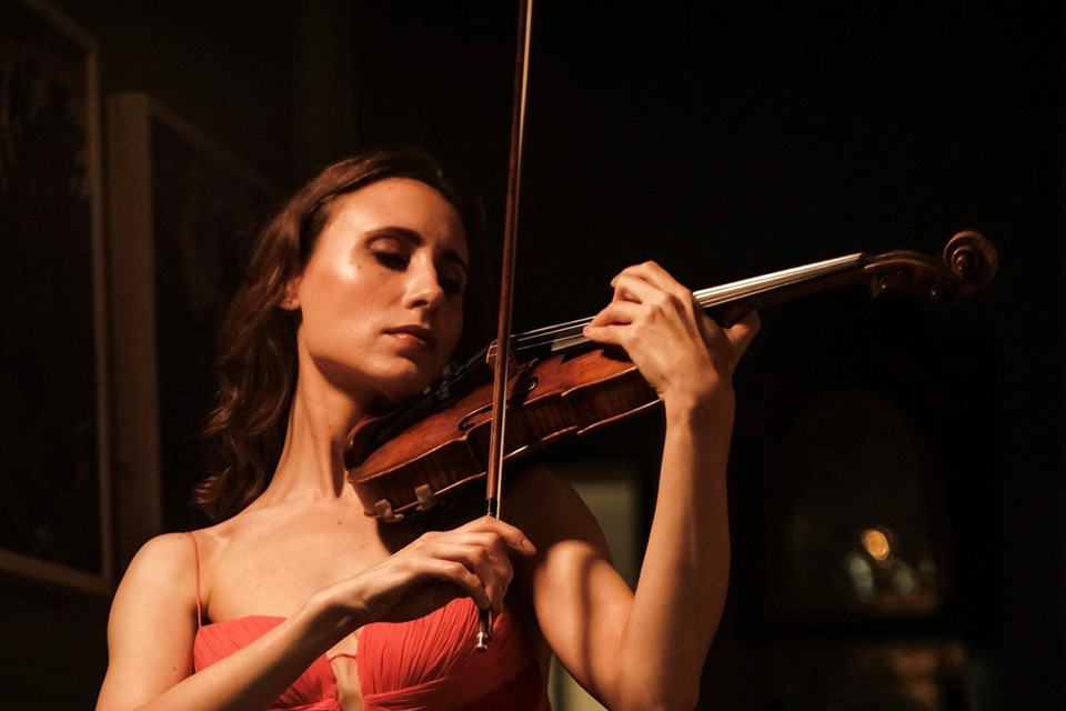 Royal College of Music (@rcmlondon) on Twitter photo Exciting news from the RCM Strings Faculty!
Celebrated violinist <a href="/JenniferPikeVLN/">Jennifer Pike</a> joins us as violin professor alongside revered leaders of the orchestral world, Peter Manning and <a href="/harwoodonline/">Richard Harwood</a>, and violinists <a href="/MMilwidskyVln/">Mathilde Milwidsky</a> and <a href="/gilmanalexander/">Alexander Gilman</a>.
➡️bit.ly/rcm-string-pro… Exciting news from the RCM Strings Faculty!
Celebrated violinist <a href="/JenniferPikeVLN/">Jennifer Pike</a> joins us as violin professor alongside revered leaders of the orchestral world, Peter Manning and <a href="/harwoodonline/">Richard Harwood</a>, and violinists <a href="/MMilwidskyVln/">Mathilde Milwidsky</a> and <a href="/gilmanalexander/">Alexander Gilman</a>.
➡️bit.ly/rcm-string-pro…