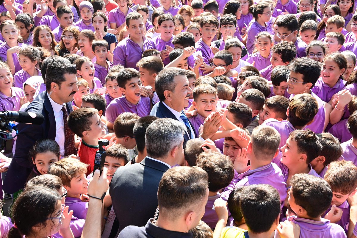 TCSinopValiligi's tweet photo. 📍Mehmet Akif Ersoy Ortaokulu

Milli Eğitim Bakanımız Sayın Yusuf Tekin, Valimiz Dr. Mustafa Özarslan, AK Parti Sinop Milletvekili Dr. Nazım Maviş ile birlikte, Mehmet Akif Ersoy Ortaokulu'nu ziyaret ederek, öğretmen ve öğrencilerimiz ile bir araya geldi.

@Yusuf__Tekin
@mustafaozarslnn
@tcmeb
#Sinop