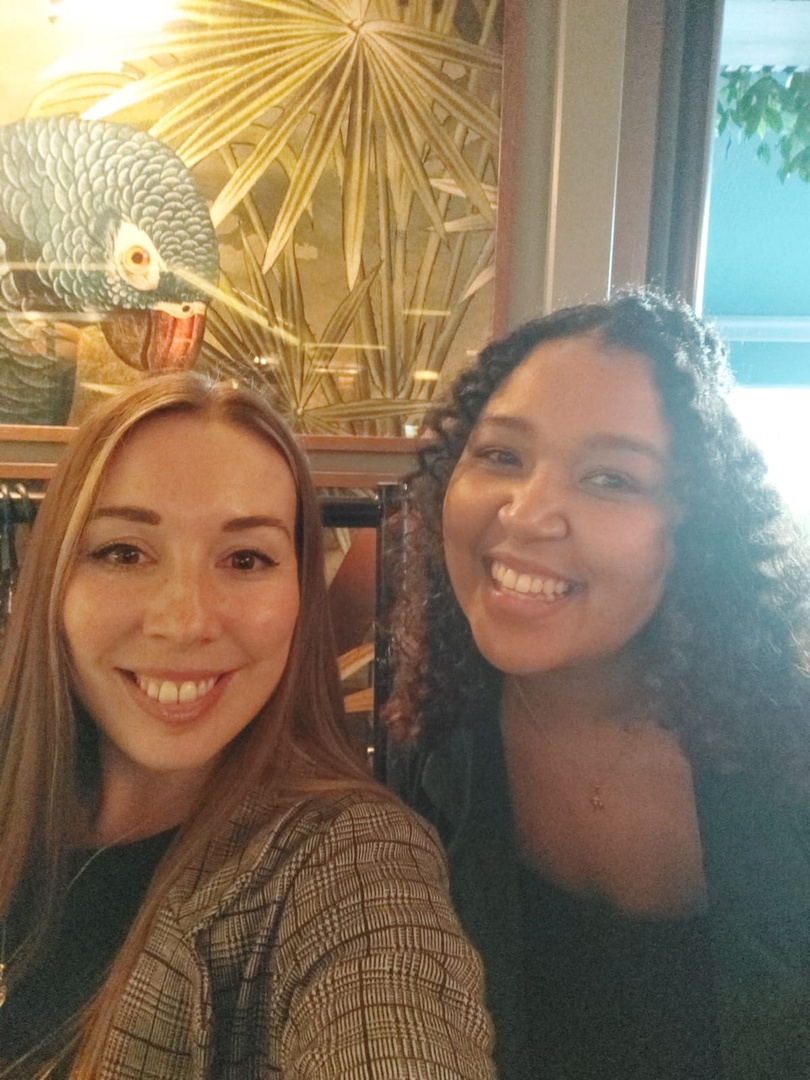 Cheers to Friday 🍷 🍻

#WeekendVibes #FeelGoodFriday #HappyFriday