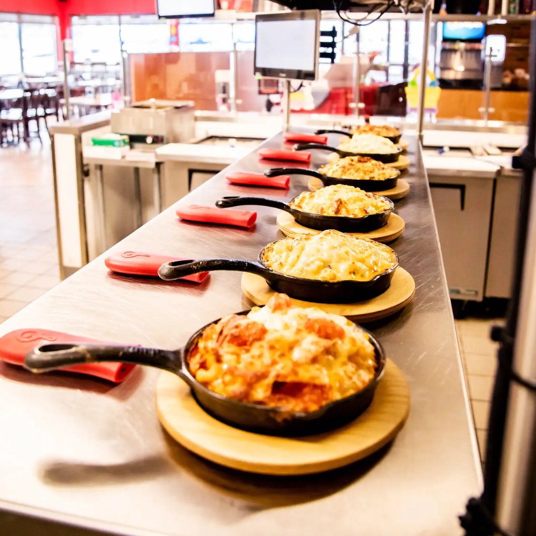 Mac_n_Choose's tweet photo. Raise your hand if you've got a Mac-n-Choose menu item you just can't quit! 🙋‍♀️ Share your cheesy go-to in the comments!

View our menu:
https://t.co/c1ID31OcrF https://t.co/7D0prVKUtY