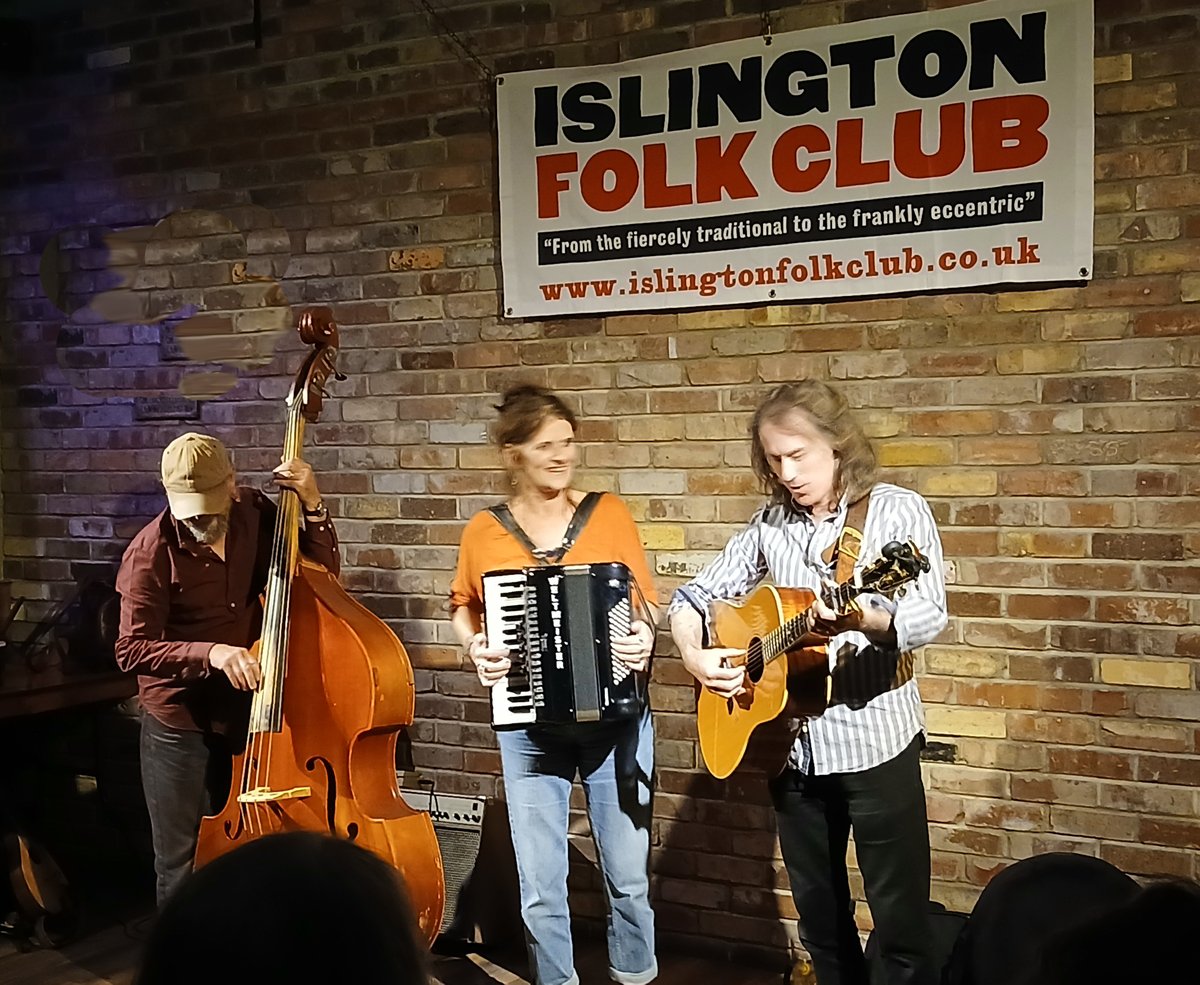 Thank you for such a warm welcome at <a href="/IslingtonFolk/">Islington Folk Club</a> last night.  And what a pleasure to hear the perfectly unified harmonies of <a href="/JohnWardMusic/">John Ward 🍃💚🍃</a> in person! Absolutely fantastic!  Good to see old friends, great to make new ones. 
#delilablack #Folkmusic #acoustic #traditional
