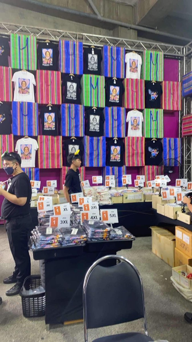 ฝากผลงานวาดที่ทำร่วมกับทีมHYDE.LAB ค่ะได้เป็นของที่ระลึกในคอนเสิร์ตพี่มี่ดีใจมากๆเลยค่ะ
(IGนักวาด✨: pym_17x, mean__mal)

#palmyมิตรuniverseconcert #palmy
#คอนเสิร์ตใหญ่ปาล์มมี่2024