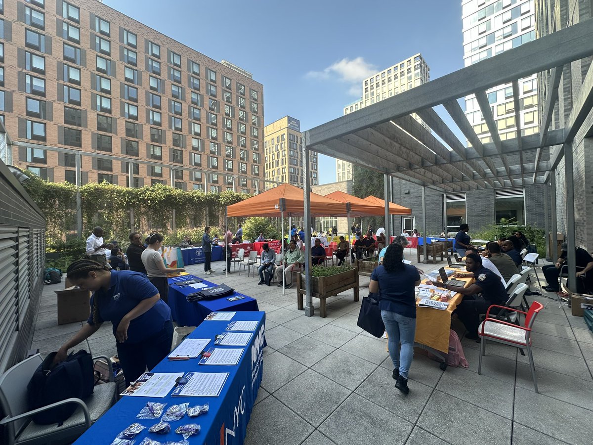 Our #VanHailin Resource Fair in partnership with <a href="/MBPMarkLevine/">Office of Manhattan Borough President Mark Levine</a> is happening now!

📍We’re at <a href="/GrandStSttlment/">Grand St. Settlement</a> Community Center at 175 Delancey Street on the 4th floor until 3 p.m.