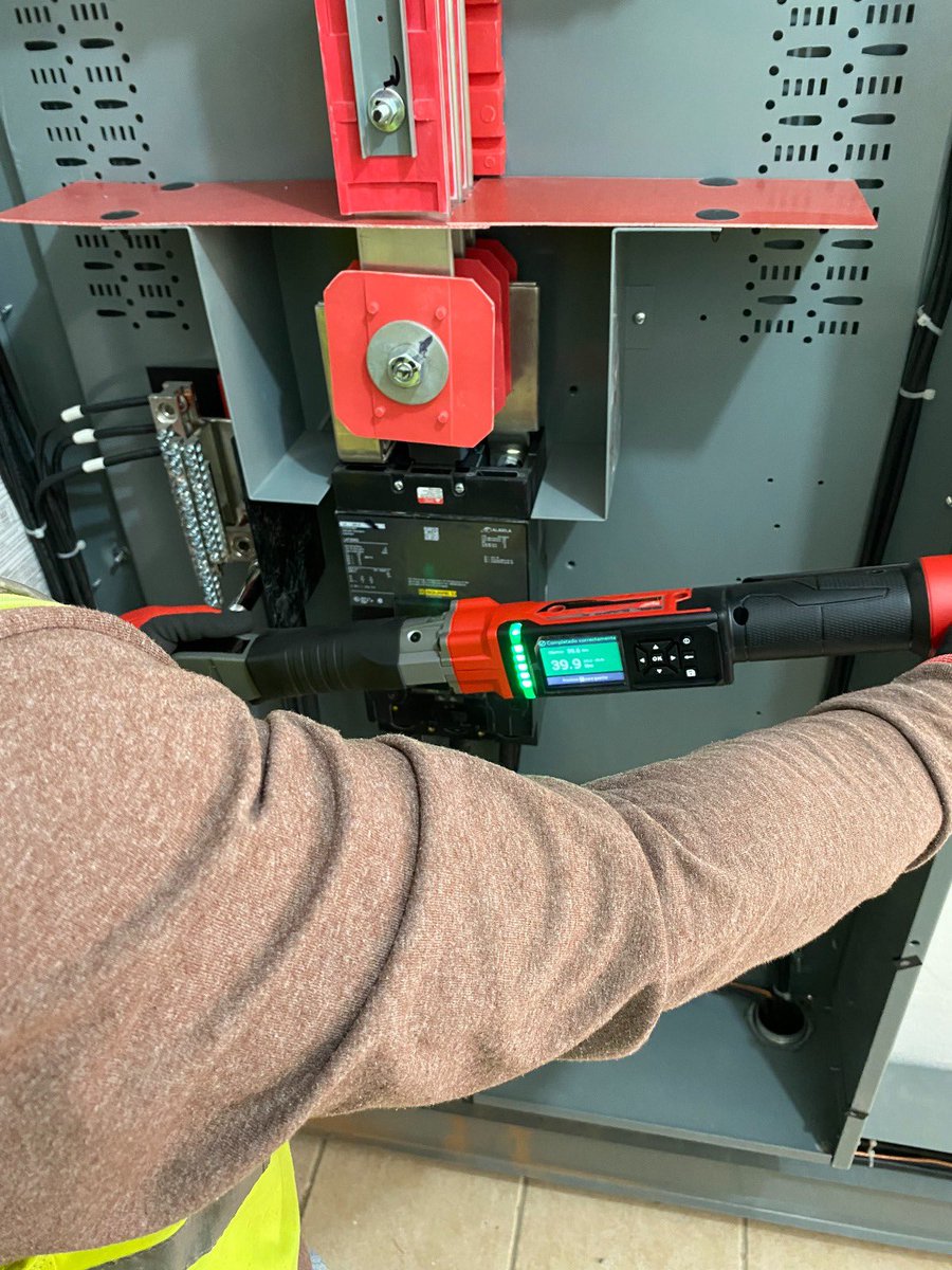 Para garantizar la seguridad de las conexiones eléctricas, se debe utilizar un medio aprobado, como: un “torquímetro” y bajo lo indicado por el fabricante, fuente: NEC 2023(NFPA70), ART. 110.14(D) <a href="/NFPA/">NFPA</a> <a href="/NFPA/">NFPA</a> <a href="/necanet/">NECA</a> <a href="/OlgaCaledonia/">Olga Caledonia</a> <a href="/MilwaukeeTool/">Milwaukee Tool</a>  <a href="/MicahCrawford/">Micah Crawford</a> <a href="/JimPauley/">Jim Pauley</a>