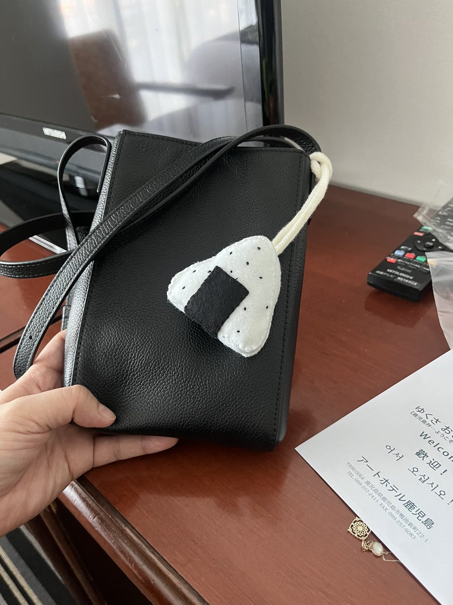 rosso1204's tweet photo. とにかく、「感謝」のひと言です。
あと一度いただいたチャンス、
またしっかり音楽と向き合いたいと思います。

それにしても‥今年の3年生が作ってくれたお守りは、、、なぜ。笑 https://t.co/m3WjVcykdi