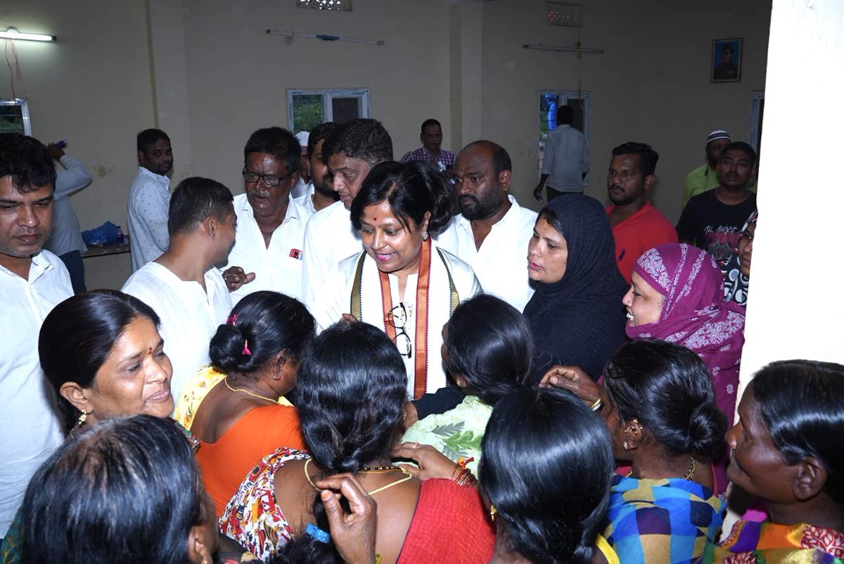 KotaNeelima's tweet image. Taking governance to every doorstep is the objective of #PrajaPalana Govt in Sanathnagar constituency. 

Division-wise meetings are being held to check outreach of welfare schemes and development activities. I reviewed ground situation in #Begumpet Division with citizens and…