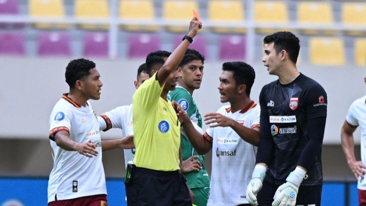 InfosuporterID's tweet photo. #jumlahPenonton Liga 1 Kemarin :
PSS 1-1 Borneo FC : 2.002 (10%) (Berkurang 5.000an penonton dari laga home sebelumnya)
PSBS 3-1 Persija : 603 (3%) (bertambah 20an penonton dari laga home sebelumnya)
#Infosuporter https://t.co/ZpLPB26t17