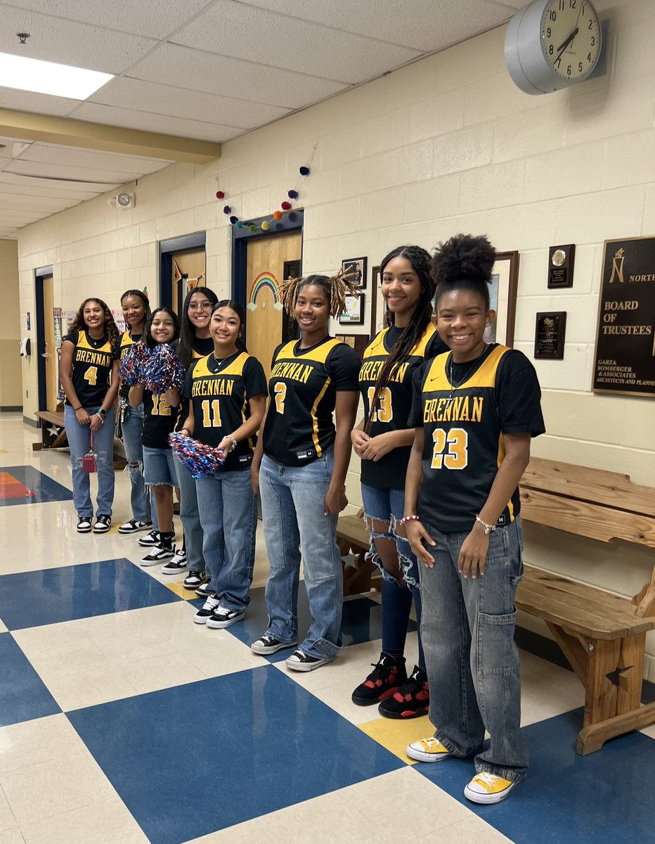 selgar07's tweet image. What a fun morning of smiles and high fives!! Loved watching our kids represent Brennan while having some fun with the kids @NISDOtt. Thank you for having us!!
@softballbrennan @BrennanTrack @BballBrennan
