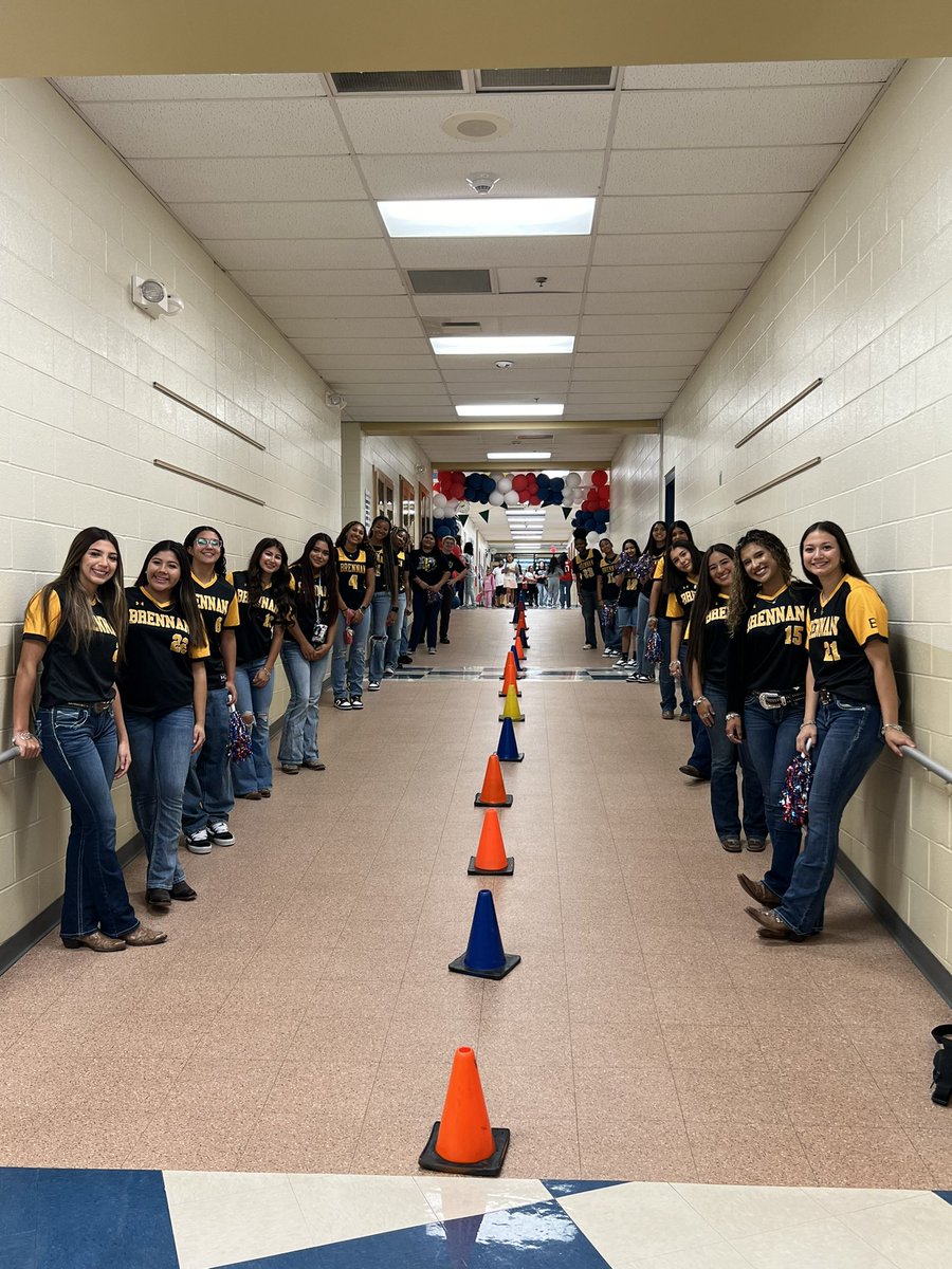selgar07's tweet image. What a fun morning of smiles and high fives!! Loved watching our kids represent Brennan while having some fun with the kids @NISDOtt. Thank you for having us!!
@softballbrennan @BrennanTrack @BballBrennan
