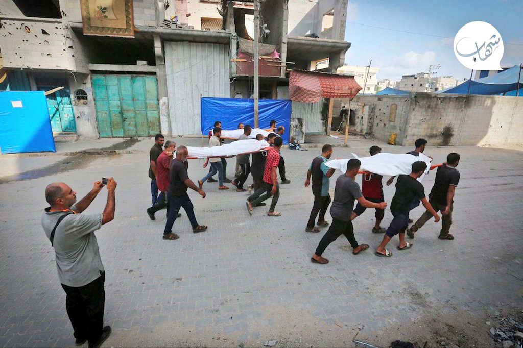 nanana365media's tweet image. 🔴GAZA 🇵🇸| Alors que les #Palestiniens pleurent plusieurs proches tués à l'hôpital #AlAwda du camp de réfugiés de #Nuseirat, centre de la bande de #Gaza, un nouveau bombardement de l'armée israélienne a ciblé un immeuble résidentiel dans le camp, faisant plusieurs blessés civils.