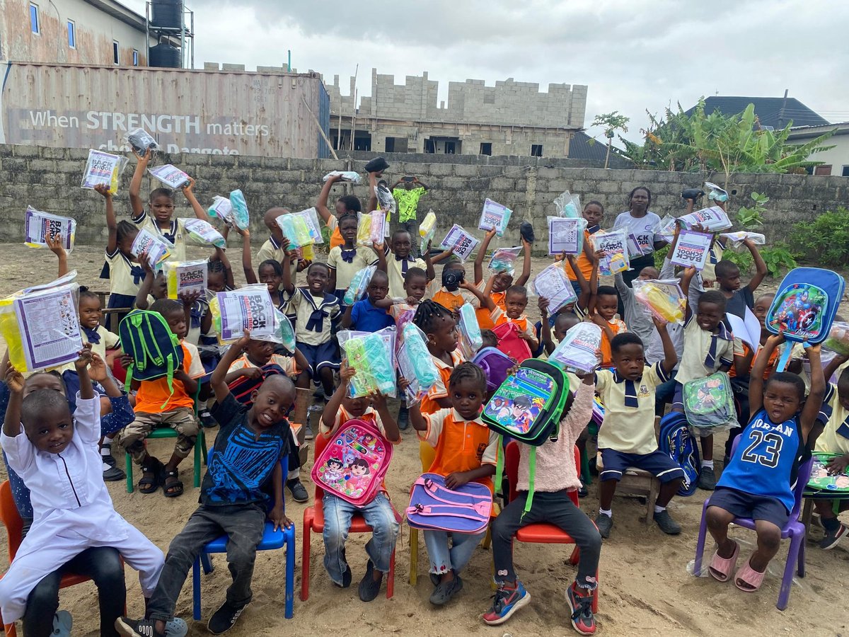eme_foundation's tweet photo. Back to School Charity Event! 📚🎉 

We distributed school supplies to 50 pupils at Eagle Wings Academy, Alabeko, Ajah &amp; taught them about their rights &amp; responsibilities under the Child Rights Act (2009). 

Thanks to @ChuckCoinCHCK for sponsoring! #GivingBack #EducationMatters https://t.co/IdpLO54zsR